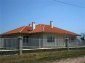 9870:16 - В тихом болгарском селе продается массивный дом до Каварна!
