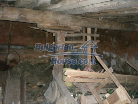 9195:8 - Cheap Bulgarian House for sale near Elhovo