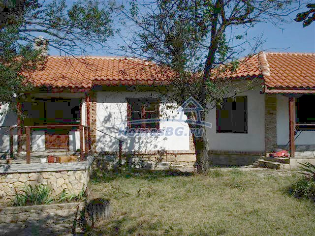 9493:3 - Два дома в типичном болгарском стиле