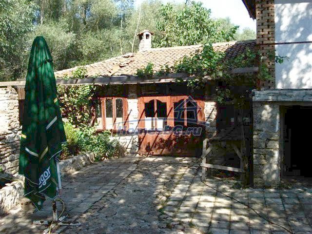9493:12 - Два дома в типичном болгарском стиле