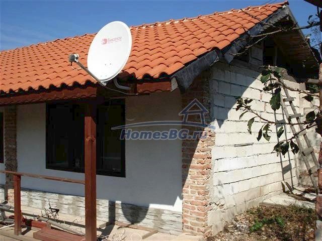 9493:6 - Два дома в типичном болгарском стиле