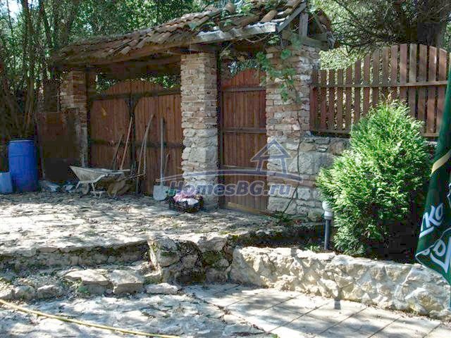 9493:24 - Два дома в типичном болгарском стиле