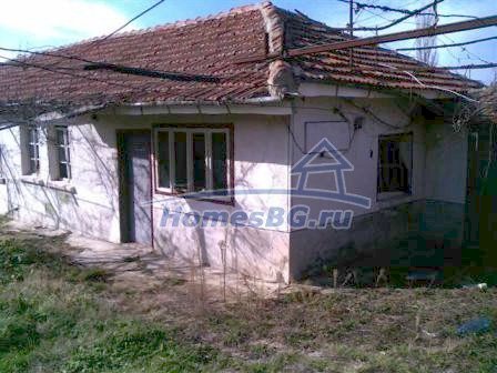 9753:11 - Это старый болгарский крепкий дом на продажу