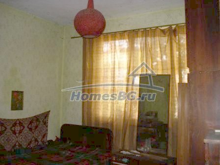 9799:2 - Массивный деревенский дом на продажу в городе Елхово - Болгария