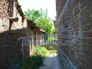 9816:13 - Продается массивный кирпичный дом в красивом болгарском селе