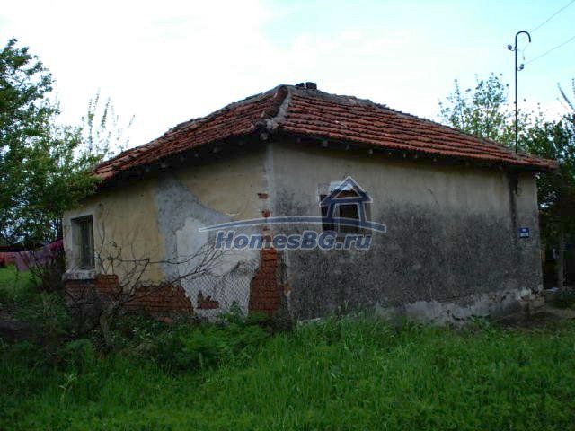 9833:1 - Это дешевый небольшой болгарский дом на продажу 