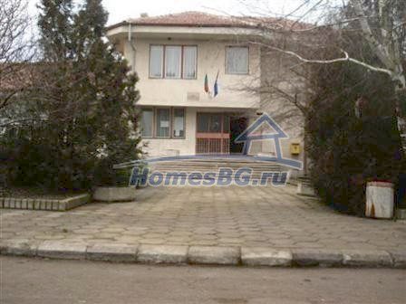 9855:20 - Двухэтажный болгарскый дом недалеко от города Добрич!