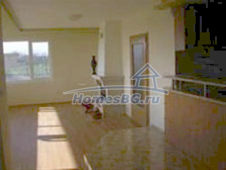 9870:23 - В тихом болгарском селе продается массивный дом до Каварна!