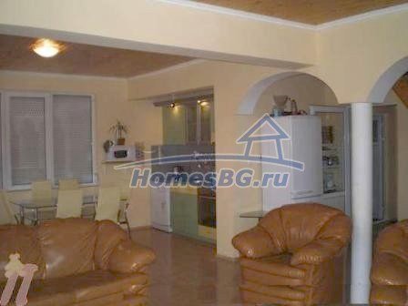 9873:9 - Роскошный 2-этажный дом в Болгарии с большой верандой с барбекю