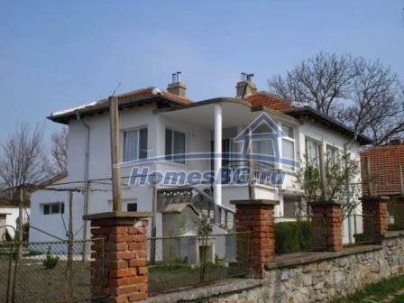 9915:1 - Двухэтажный дом на продажу в деревне Бояново возле Елхово