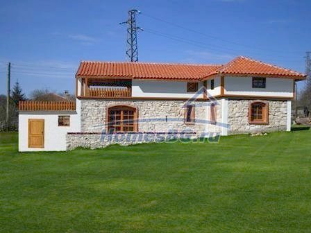 9923:1 - Продажа нового болгарского дома около 2 озер и красивого леса
