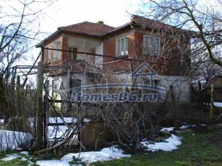 10020:15 - Это массивный кирпичный дом на продажу в Болгарии