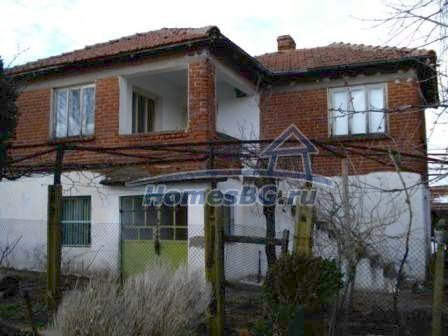 10020:1 - Это массивный кирпичный дом на продажу в Болгарии