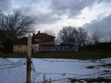10020:7 - Это массивный кирпичный дом на продажу в Болгарии