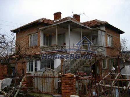 10033:23 - Большой кирпичный дом в живописном болгарском селе Княжево