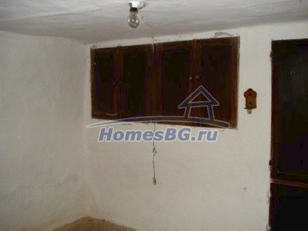 10034:13 - Сельский дом на продажу с гаражом в Болгарии