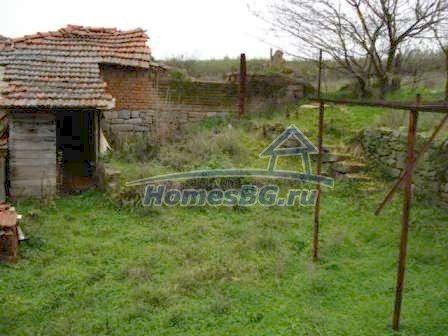 10034:7 - Сельский дом на продажу с гаражом в Болгарии