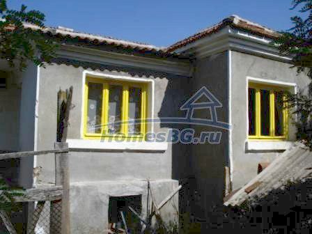 10066:1 - Двухэтажная недвижимость в Болгарии на продажу с гаражом