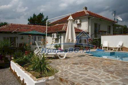 10093:37 - Роскошный дом с бассейном для продажи в Болгарии возле Елхово