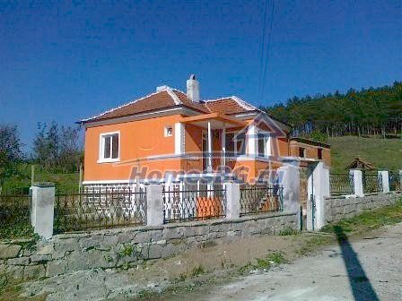 10128:25 - Отреставрированная вилла в живописном селе на продажу в Болгарии