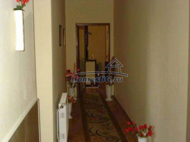 10177:23 - Меблированная трехкомнатная квартира в Елхово, Болгарии 