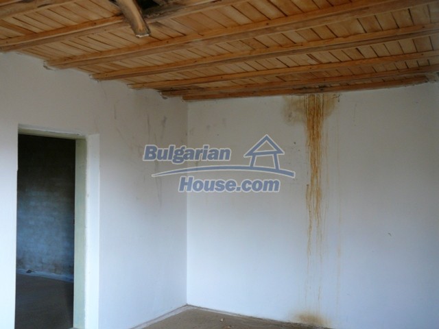 10280:19 - Buy Cheap Bulgarian house with stunning mountain view near lake