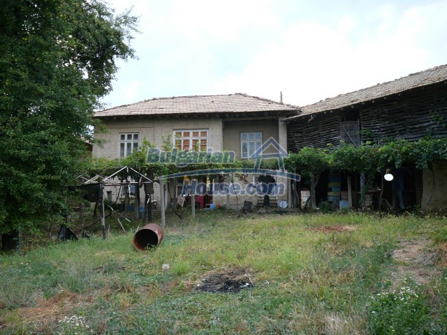 10614:1 - Болгарский дом с прекрасным видом на горы рядом с озером Ястреби