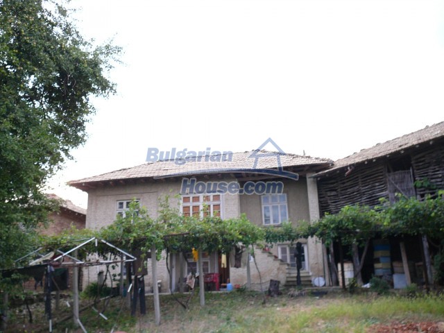 10614:6 - Болгарский дом с прекрасным видом на горы рядом с озером Ястреби
