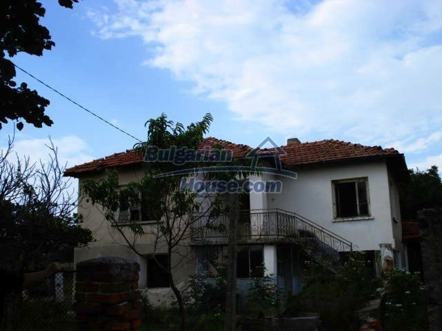 10793:1 - Cheap rural two-storey house with a nice garden, Elhovo region