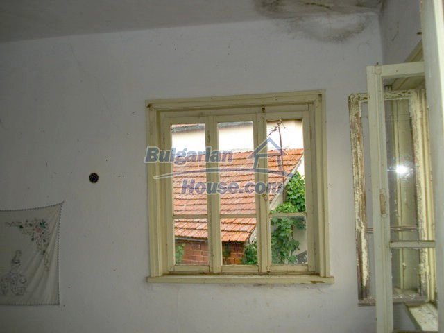 10793:10 - Cheap rural two-storey house with a nice garden, Elhovo region