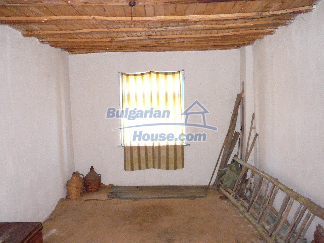 10930:18 - Cheap Bulgarian house with unique spirit
