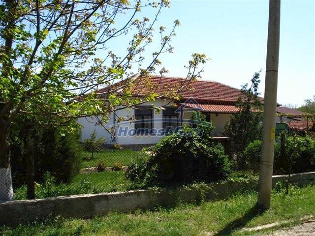 10933:2 - Renovated house for sale 5km from Yambol and big garden 