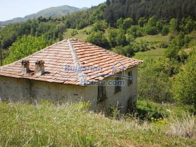 11335:1 - Rural house near Kardzhalistunning mountain panorama