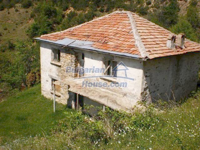 11335:5 - Rural house near Kardzhalistunning mountain panorama