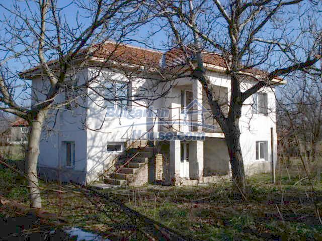 11417:2 - Sunny renovated rural house with a splendid garden - Elhovo