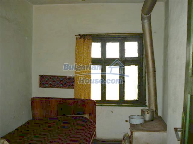 11473:18 - Incredible rural property with a huge garden 10 km from Elhovo