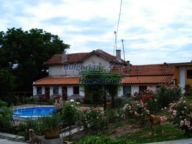 11477:44 - Sumptuous house with a big swimming pool 25 km from Yambol