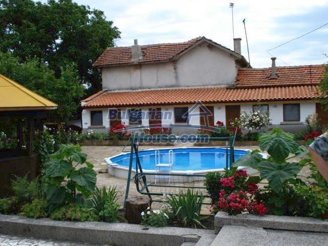 11477:45 - Sumptuous house with a big swimming pool 25 km from Yambol