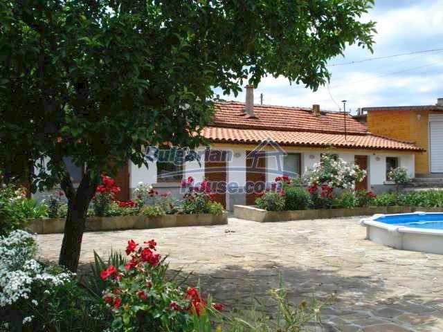 11477:47 - Sumptuous house with a big swimming pool 25 km from Yambol