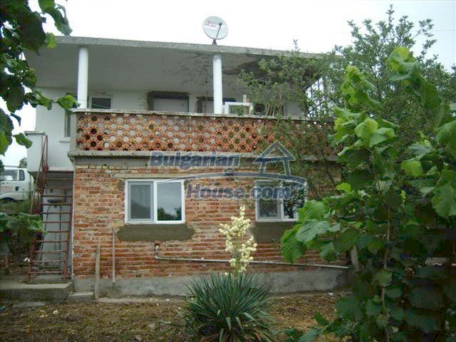11507:2 - Cheap massive partly renovated rural house in Bourgas