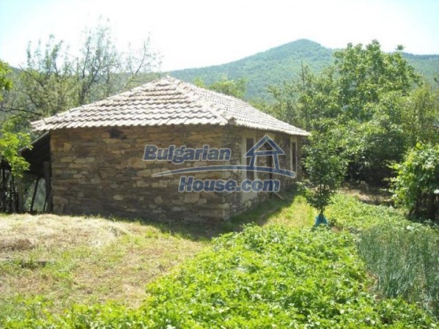 11522:12 - Rural house in a wondrous mountainous region near Kardzhali