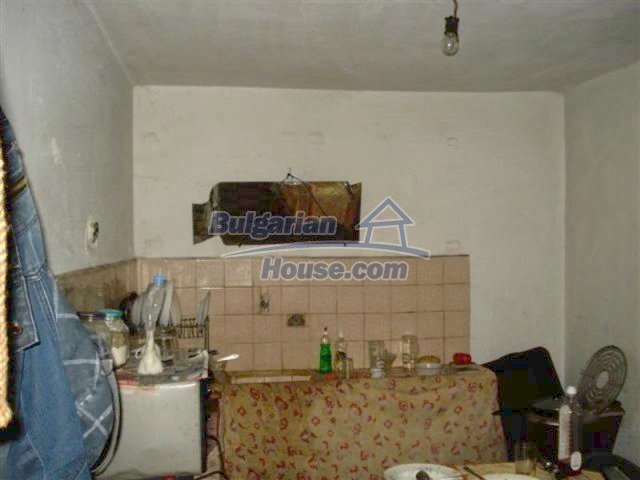 11640:5 - Cheap and cozy house in good condition in Elhovo 