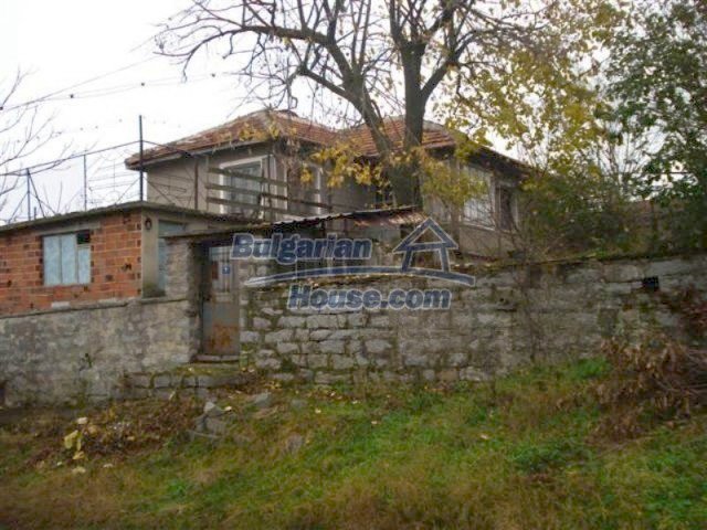 11670:1 - Charming country house with a large garden near Elhovo