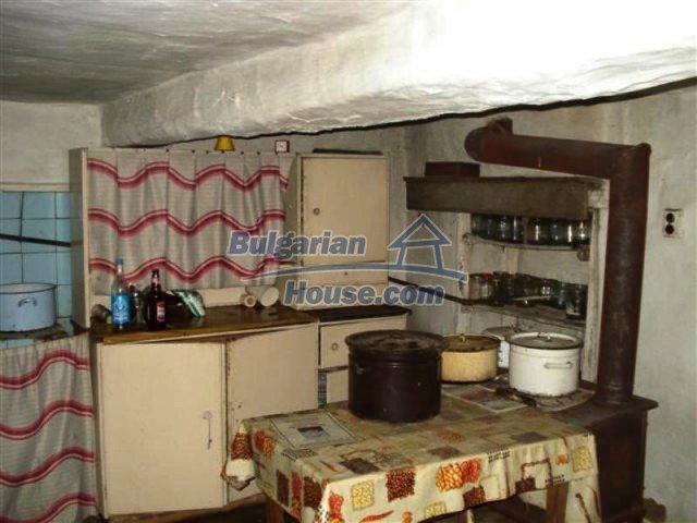 11670:9 - Charming country house with a large garden near Elhovo