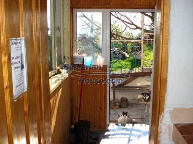 11672:17 - House with a spacious garden and a barbecue area in Elhovo town