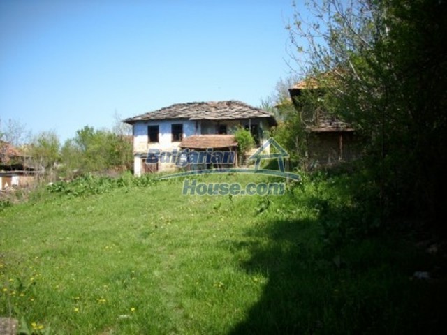 11775:14 - Massive rural house with workshops and large garden near Vratsa