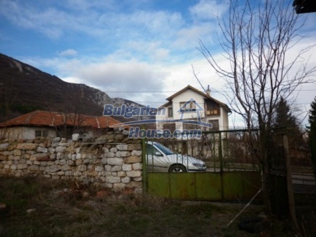 11797:15 - Nice old house in a breathtakingly beautiful area near Vratsa