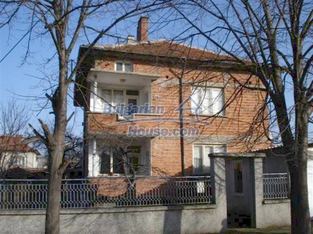 11826:1 - Lovely family house in Elhovo town – nice area