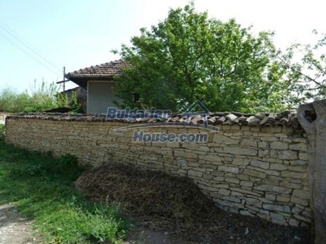 11877:2 - Compact sunny house with nice garden near Veliko Turnovo  