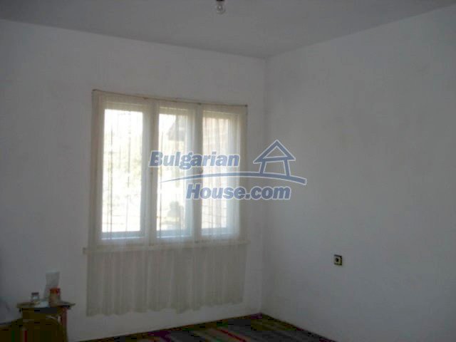 11907:6 - Sunny house with lovely garden in very good condition - Elhovo